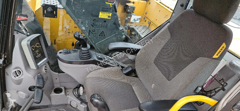 Escavatore Volvo ECR 235