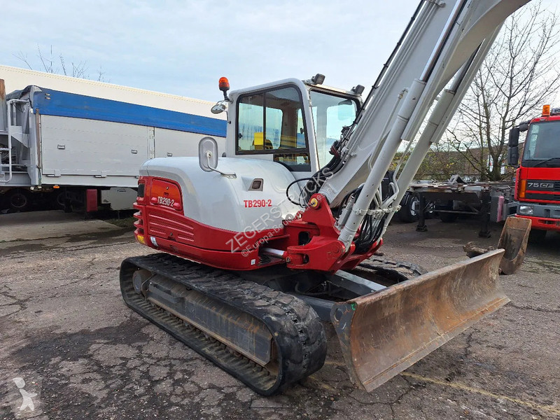 جرافة Takeuchi 2