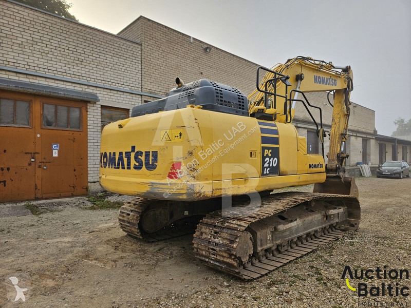 جرافة Komatsu 11
