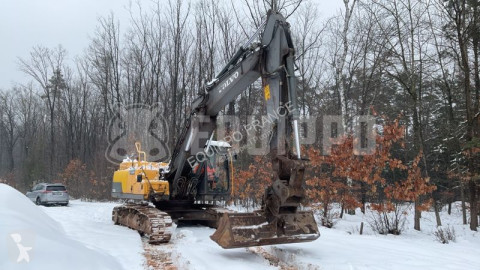 Volvo EC250 D NL with 3 excavator buckets