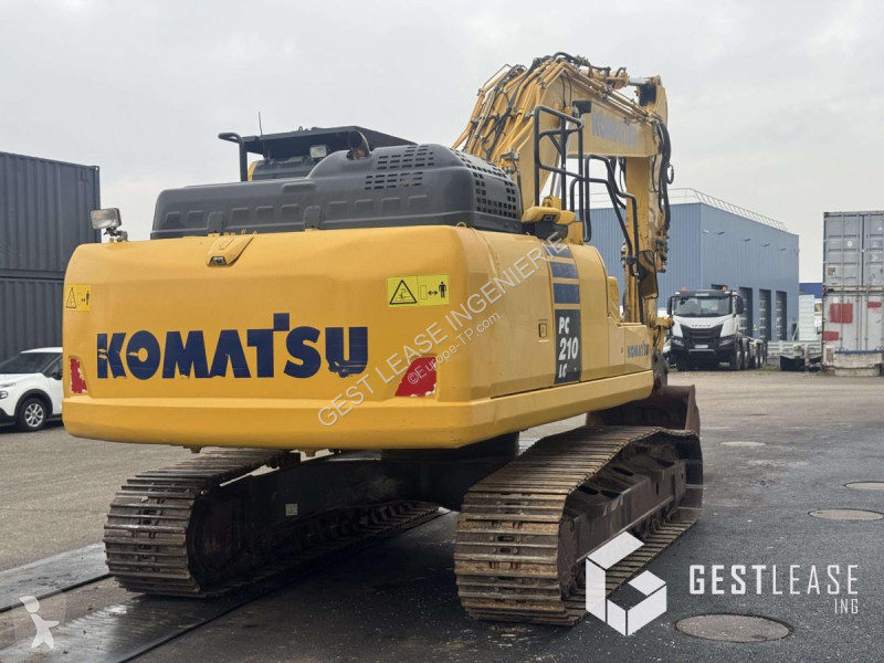 جرافة Komatsu 11