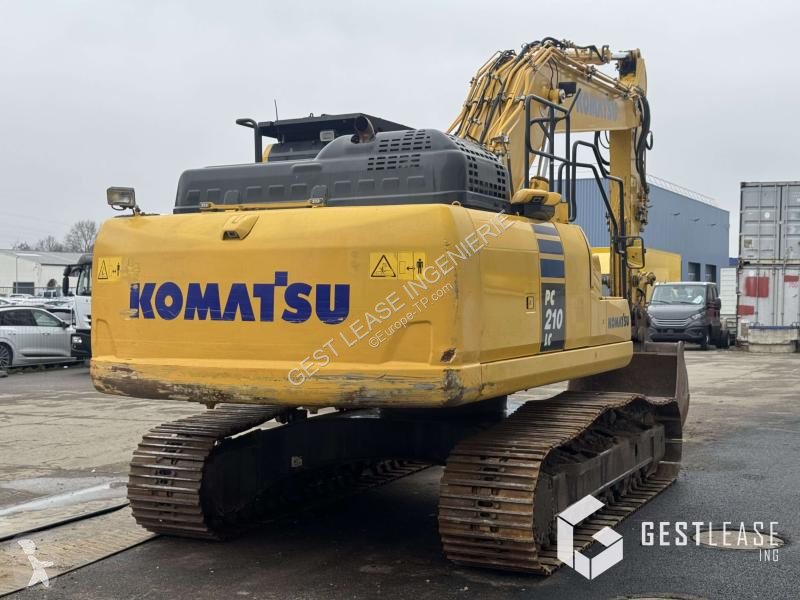 جرافة Komatsu 11