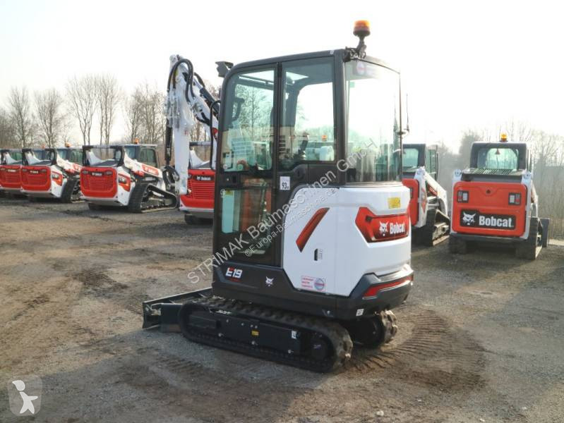 Lopatový nakládač Bobcat E19 R2