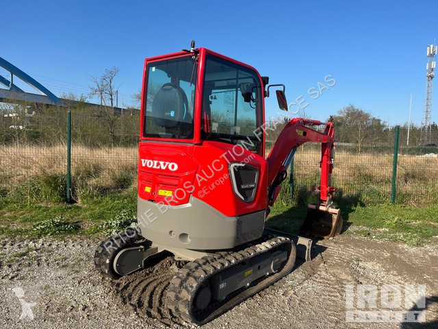 جرافة Volvo JECR25D