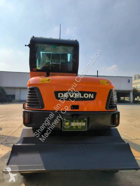 Lopatový nakládač Develon DX60W ECO
