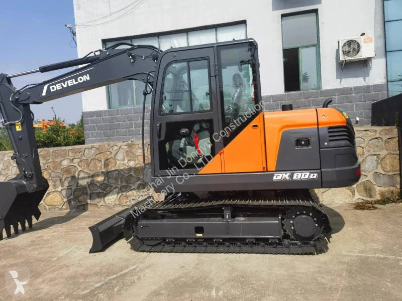 Lopatový nakládač Develon DX80D