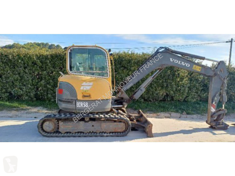 جرافة Volvo ECR58