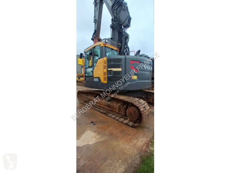 Багер Volvo ECR235