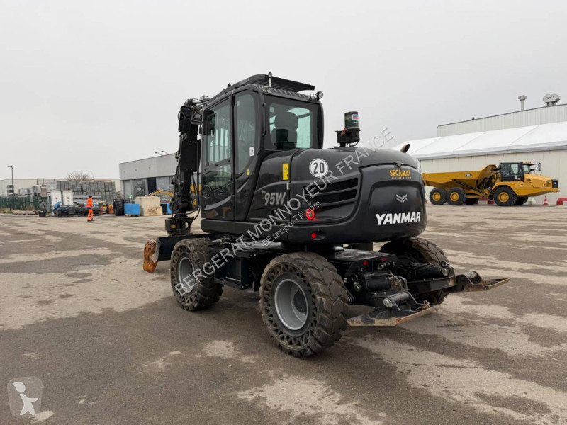 Экскаватор Yanmar B95W