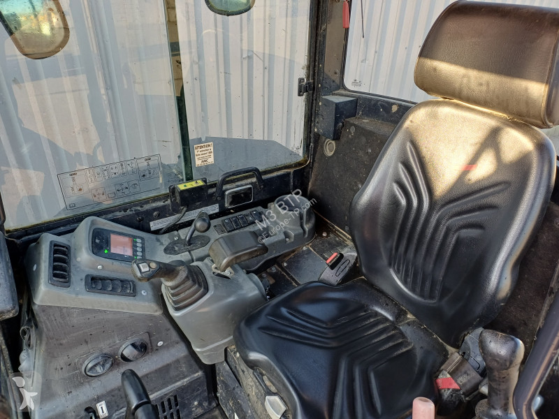 Lopatový nakládač Yanmar