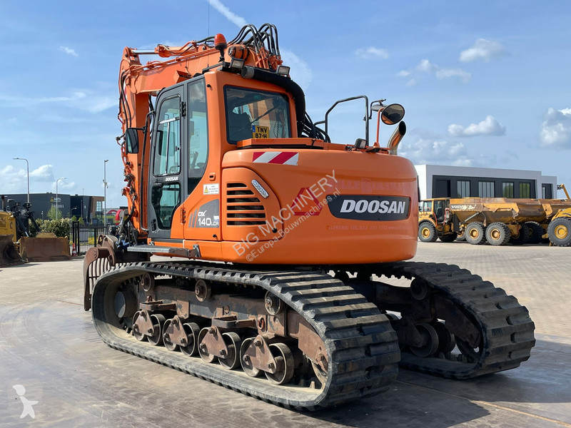 جرافة Doosan