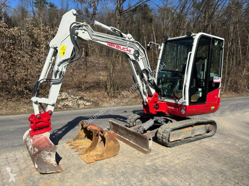 جرافة Takeuchi 230