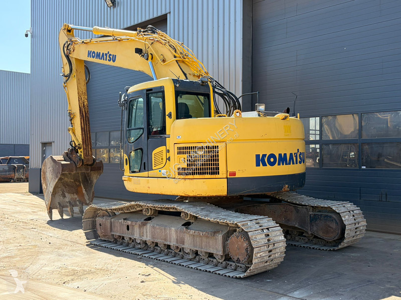 جرافة Komatsu 8