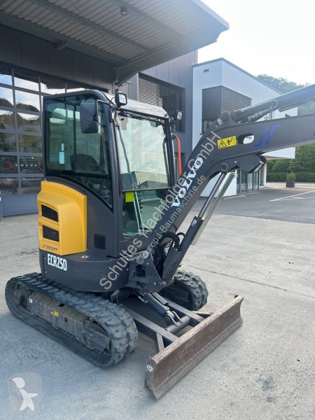 Lopatový nakládač Volvo ECR D