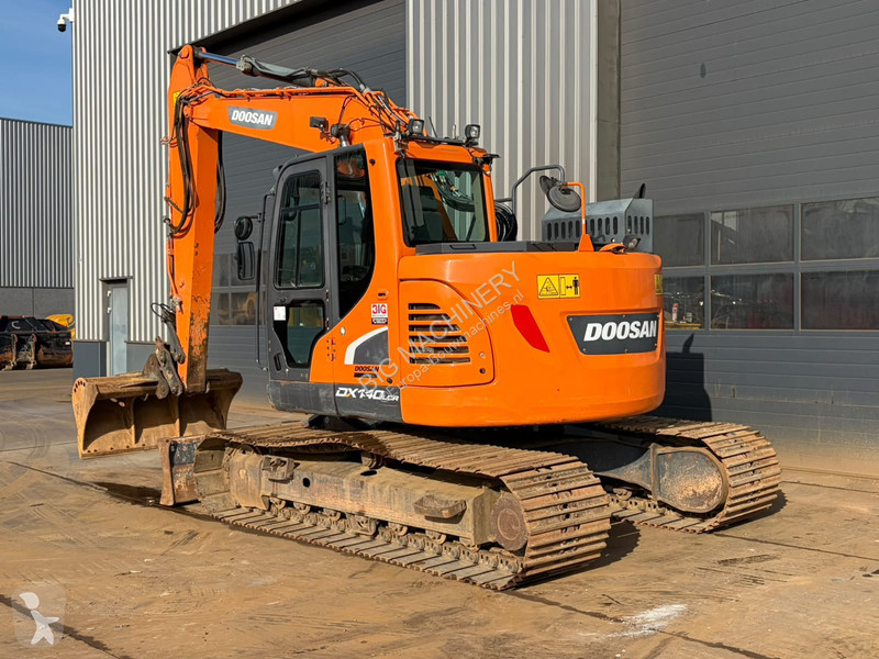 جرافة Doosan 5