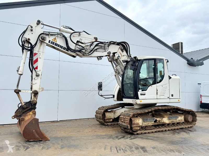 جرافة Liebherr R Compact - 5 Buckets + Forks +...