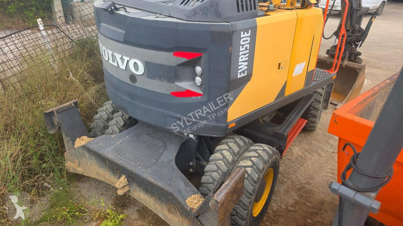 جرافة Volvo WR150