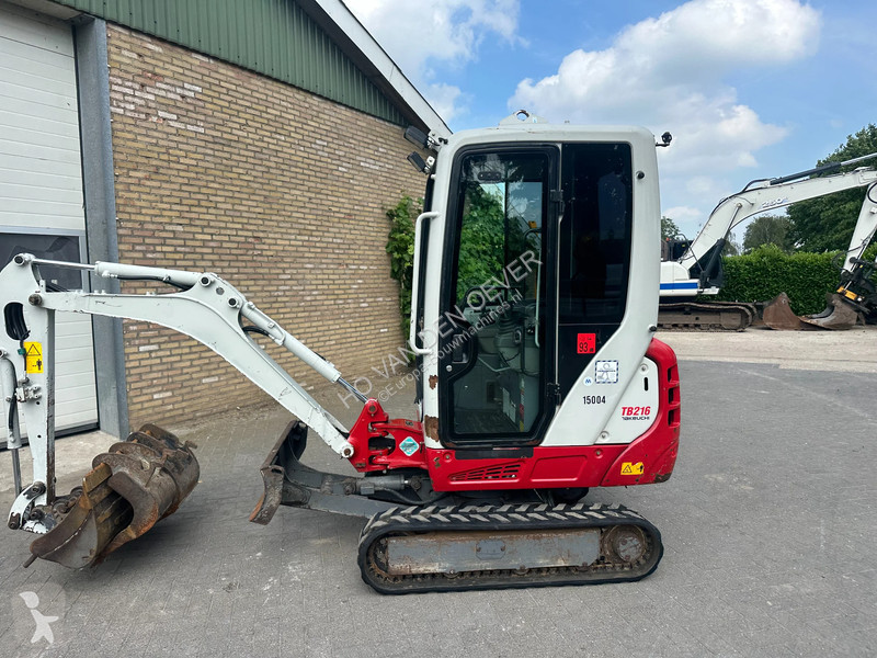 جرافة Takeuchi TB216
