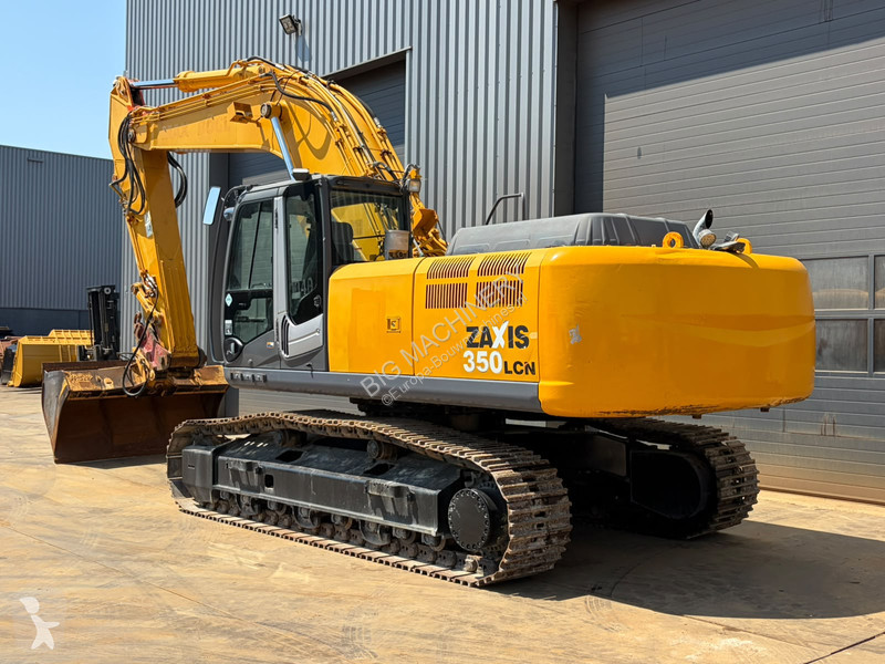 Lopatový nakládač Hitachi 3