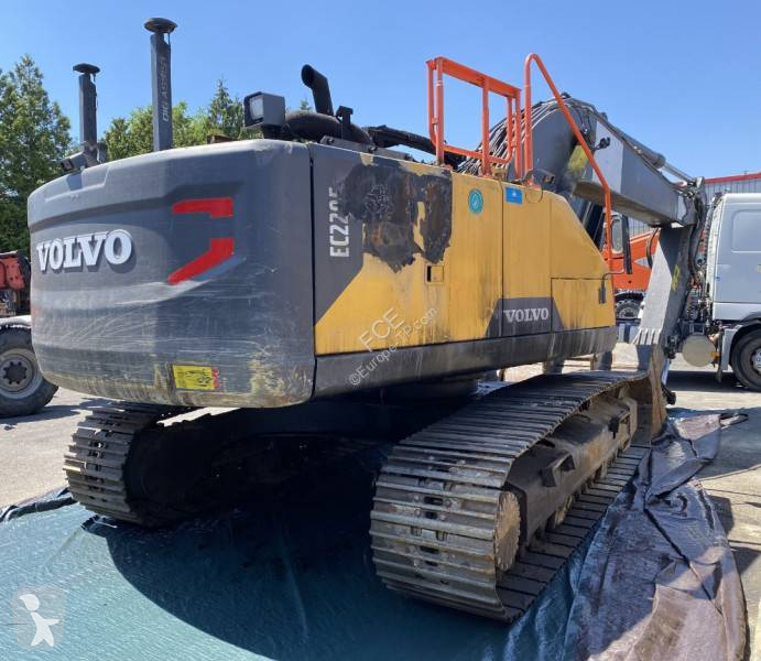 Rýpadlo Volvo EC 220 EL /Certificat CE endommagée
