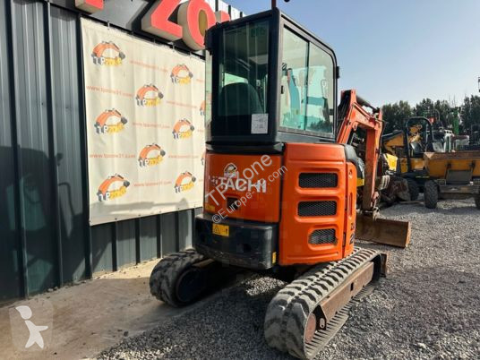Rýpadlo Hitachi zx26u-5a cr cabine à 22 900 € ht