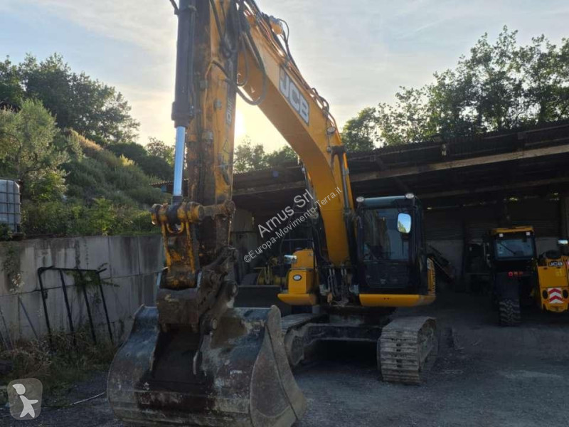 Lopatový nakládač JCB