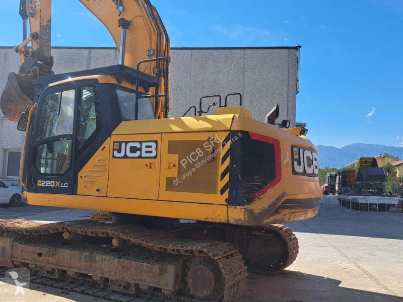 جرافة JCB 220XLC