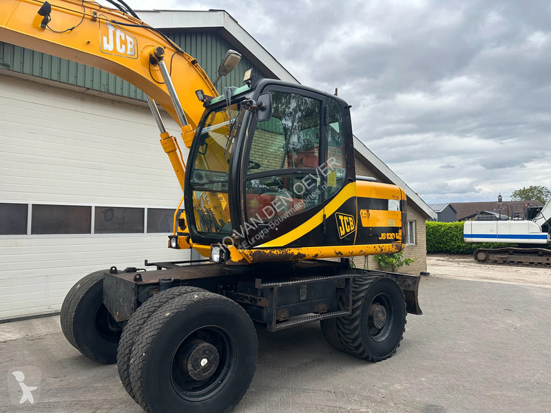 جرافة JCB