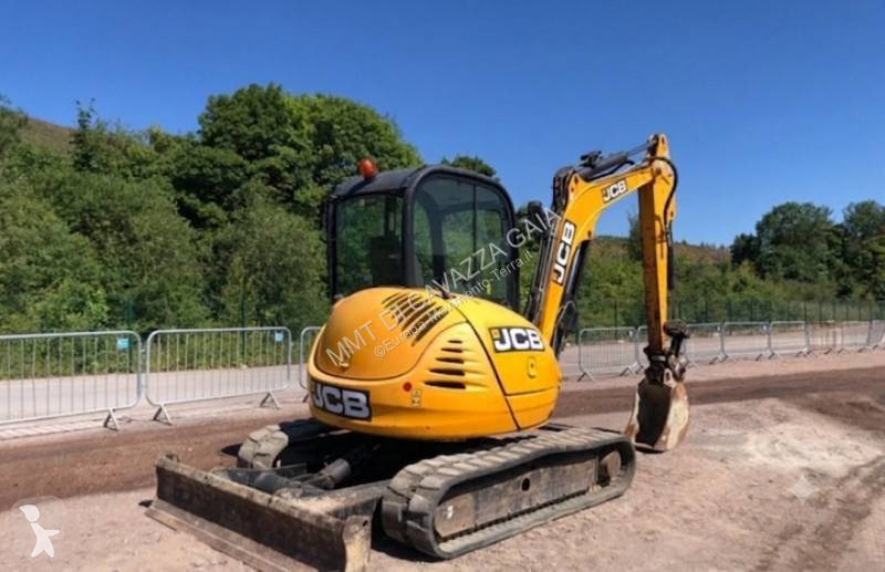 جرافة JCB 8055