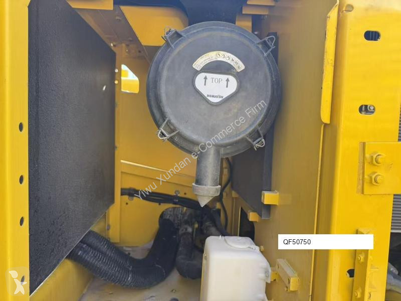 جرافة Komatsu 8