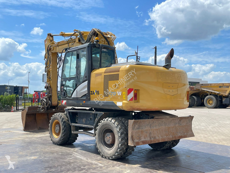 Lopatový nakládač Hitachi 5B