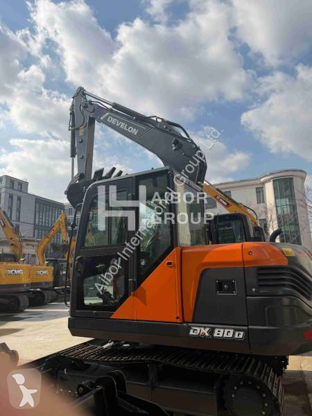 Lopatový nakládač Develon DX80