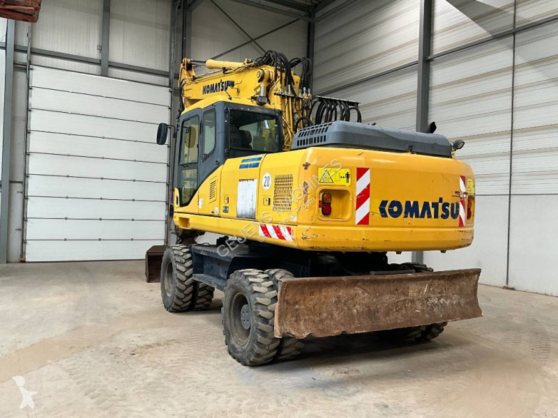 جرافة Komatsu 2207