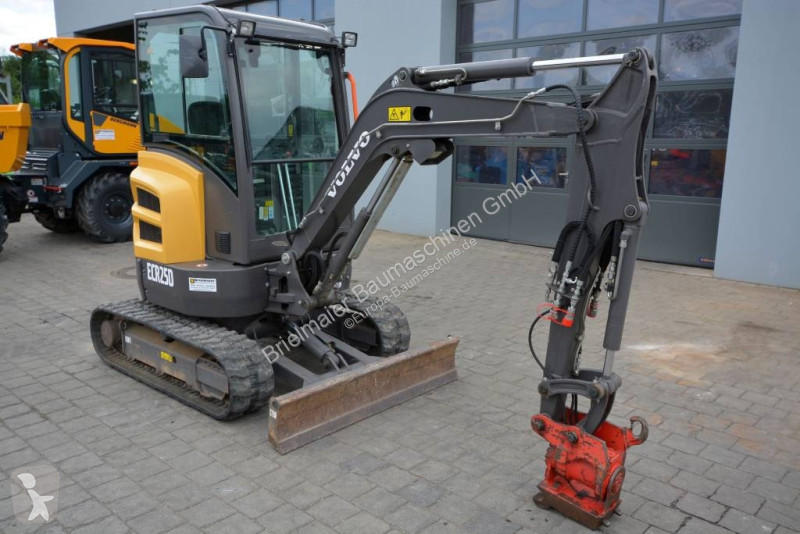 جرافة Volvo ECR D