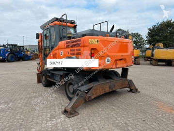Pelle sur pneus Doosan