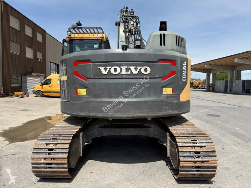 جرافة Volvo