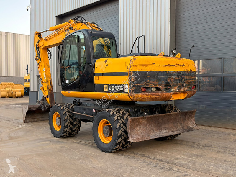 جرافة JCB