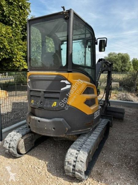 جرافة Volvo ECR 25D