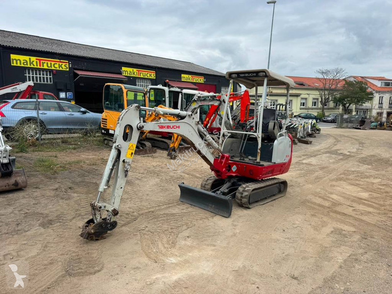 جرافة Takeuchi TB 216