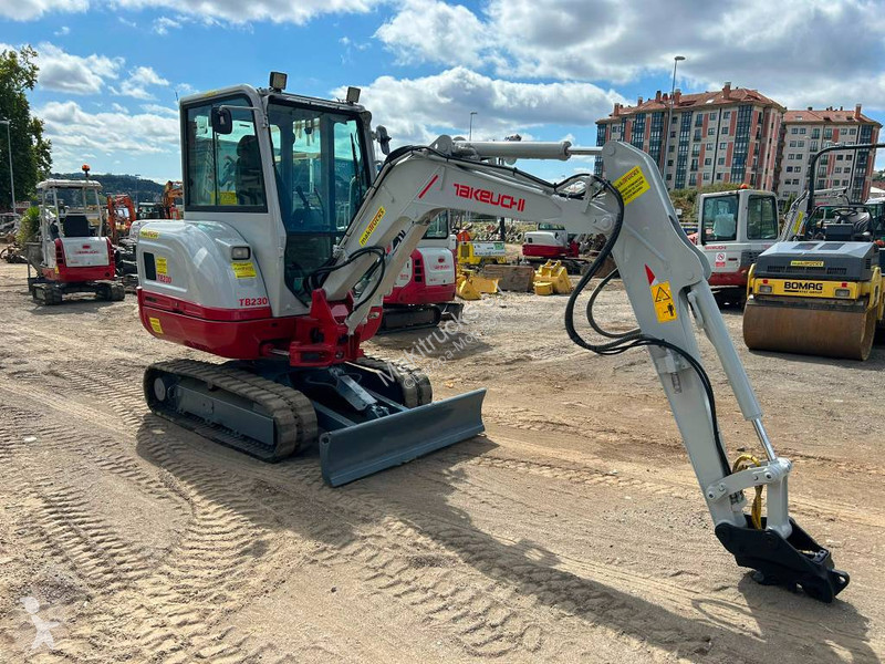 Lopatový nakládač Takeuchi 230