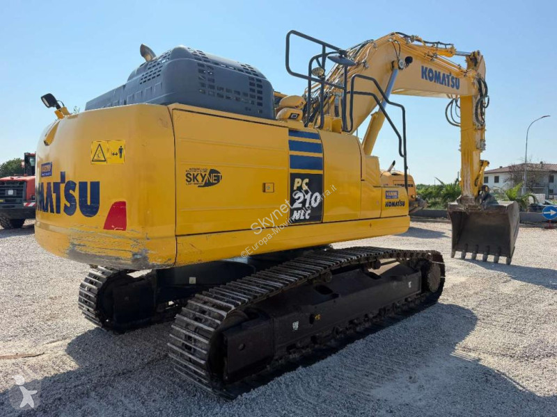 جرافة Komatsu PC210-11E0
