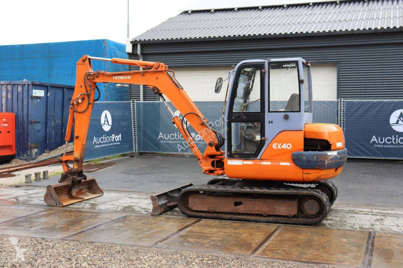 جرافة Hitachi 02