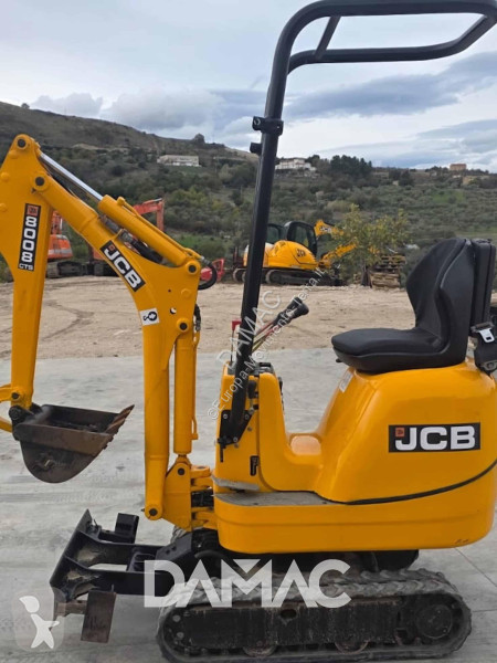 Lopatový nakládač JCB