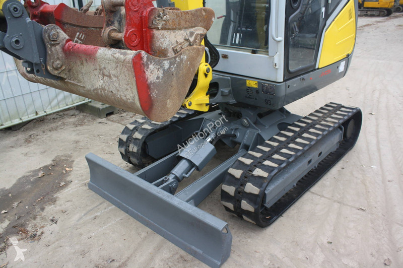 جرافة Neuson ET24 VDS