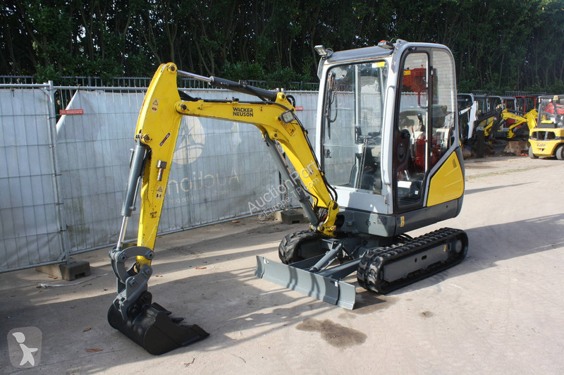 جرافة Neuson ET18