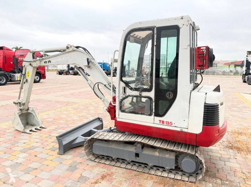 جرافة Takeuchi