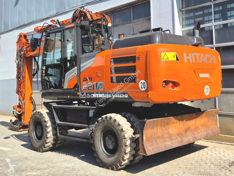 جرافة Hitachi ZX220W-7