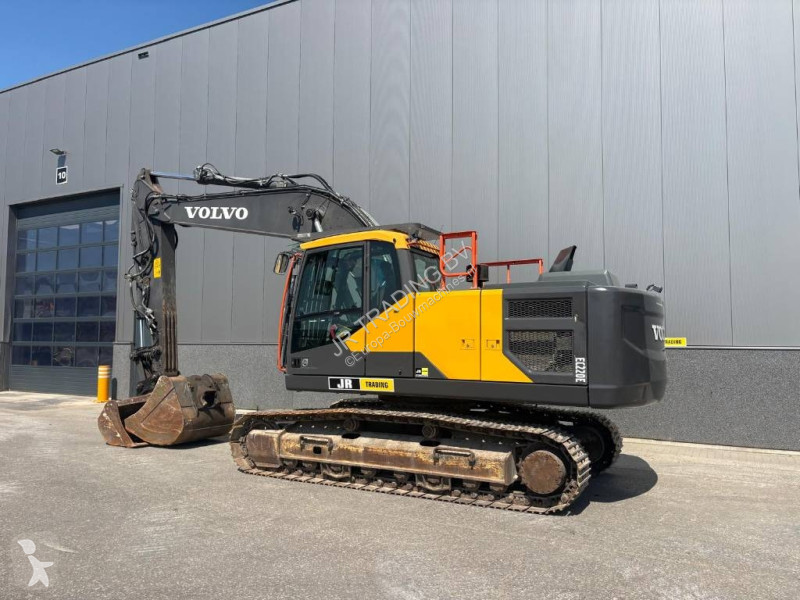 جرافة Volvo EC220ENL (Two Buckets)