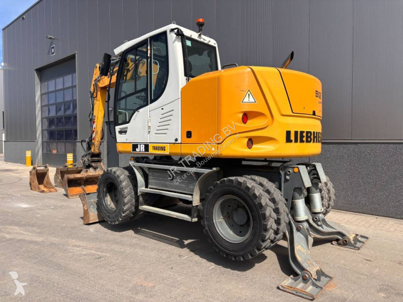 Rýpadlo Liebherr Compact (3 Buckets + Forks)