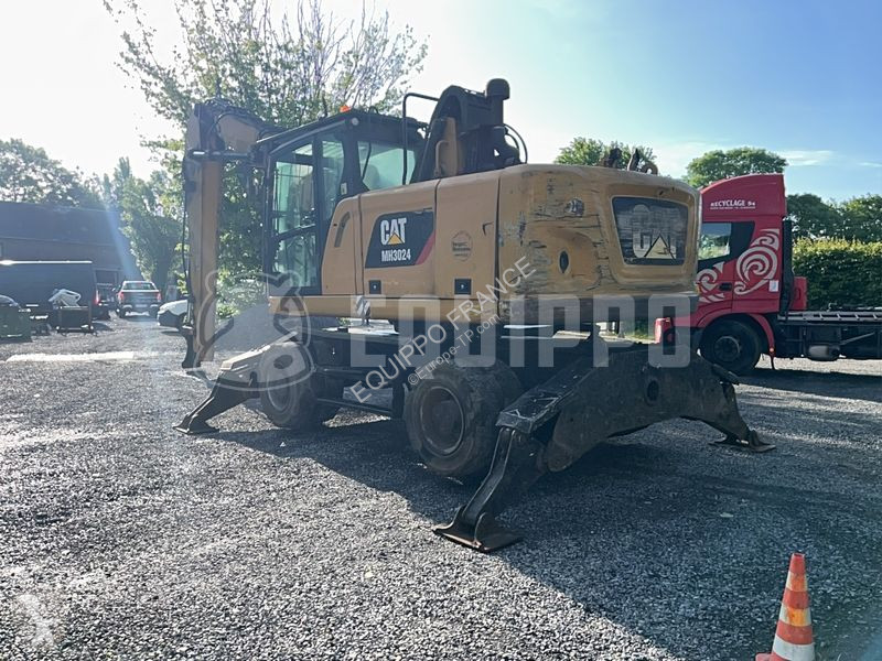 Lopatový nakládač Caterpillar MH3024
